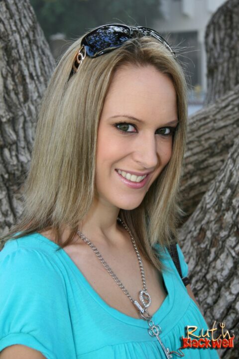 Erin Moore (Ruth Blackwell)