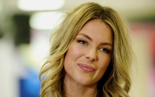 Jennifer Hawkins Pictures
