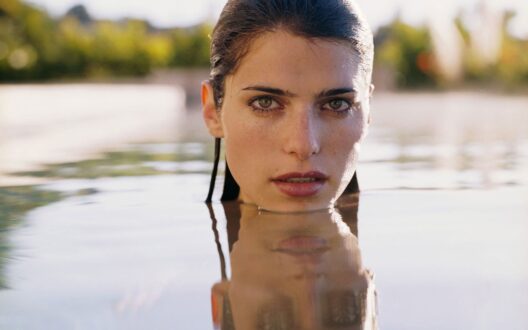 Lake Bell Face