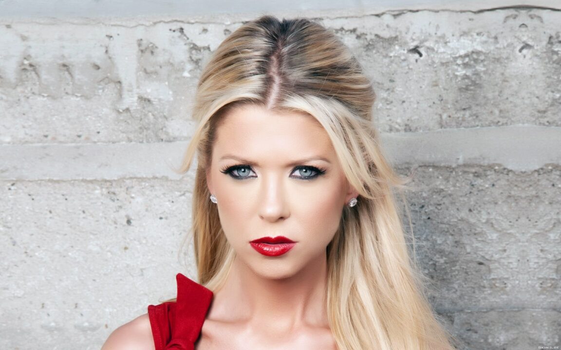 Tara Reid Background images