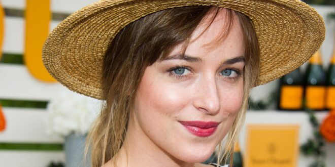 Dakota Johnson Face