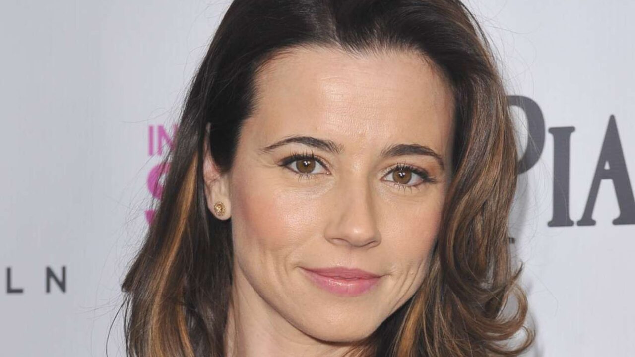 Linda Cardellini Face