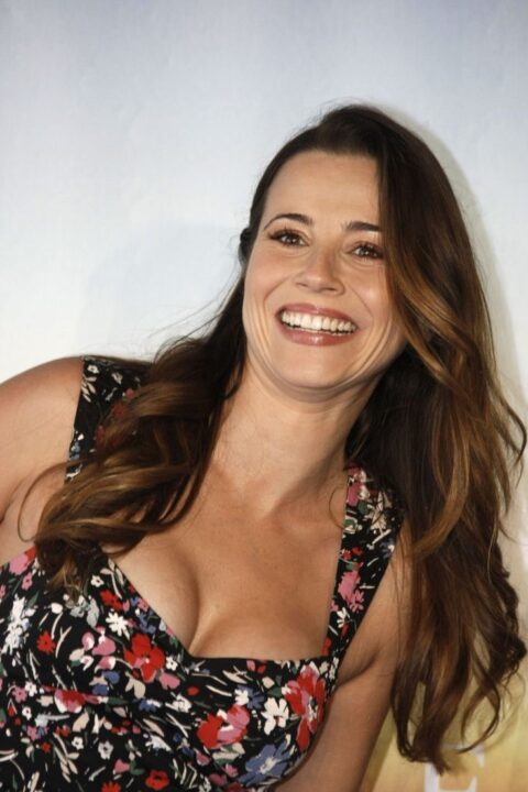 Linda Cardellini Pics