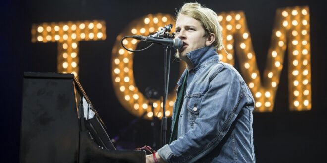 Tom Odell Pics